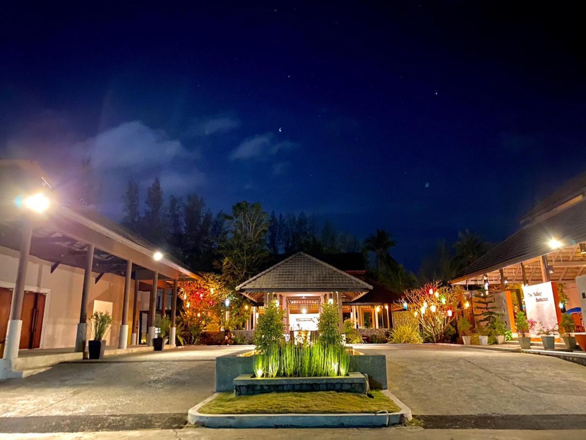 Palm Galleria Resort Khao Lak Exterior photo