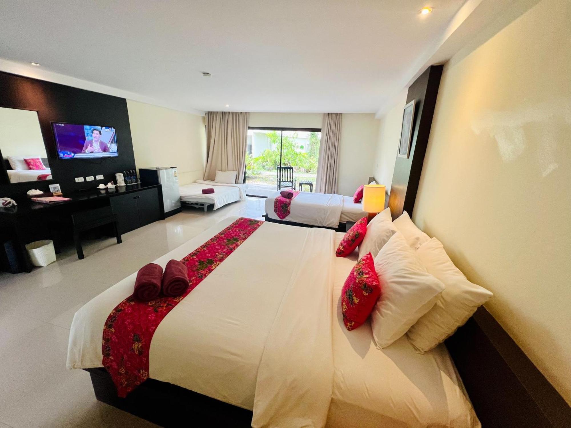 Palm Galleria Resort Khao Lak Exterior photo
