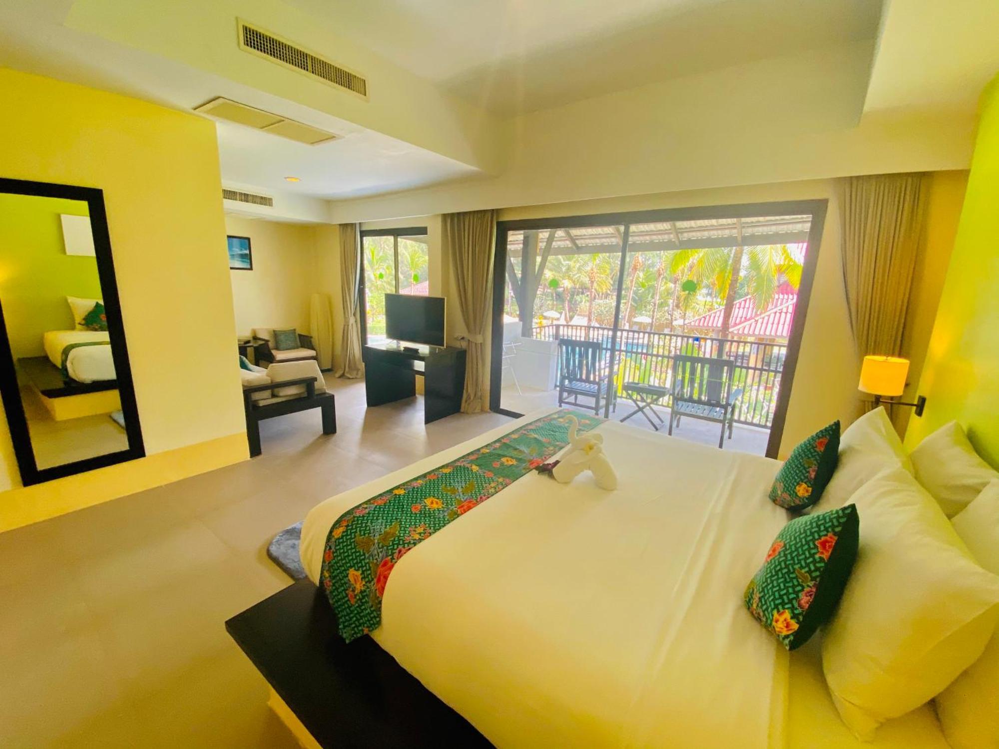 Palm Galleria Resort Khao Lak Exterior photo