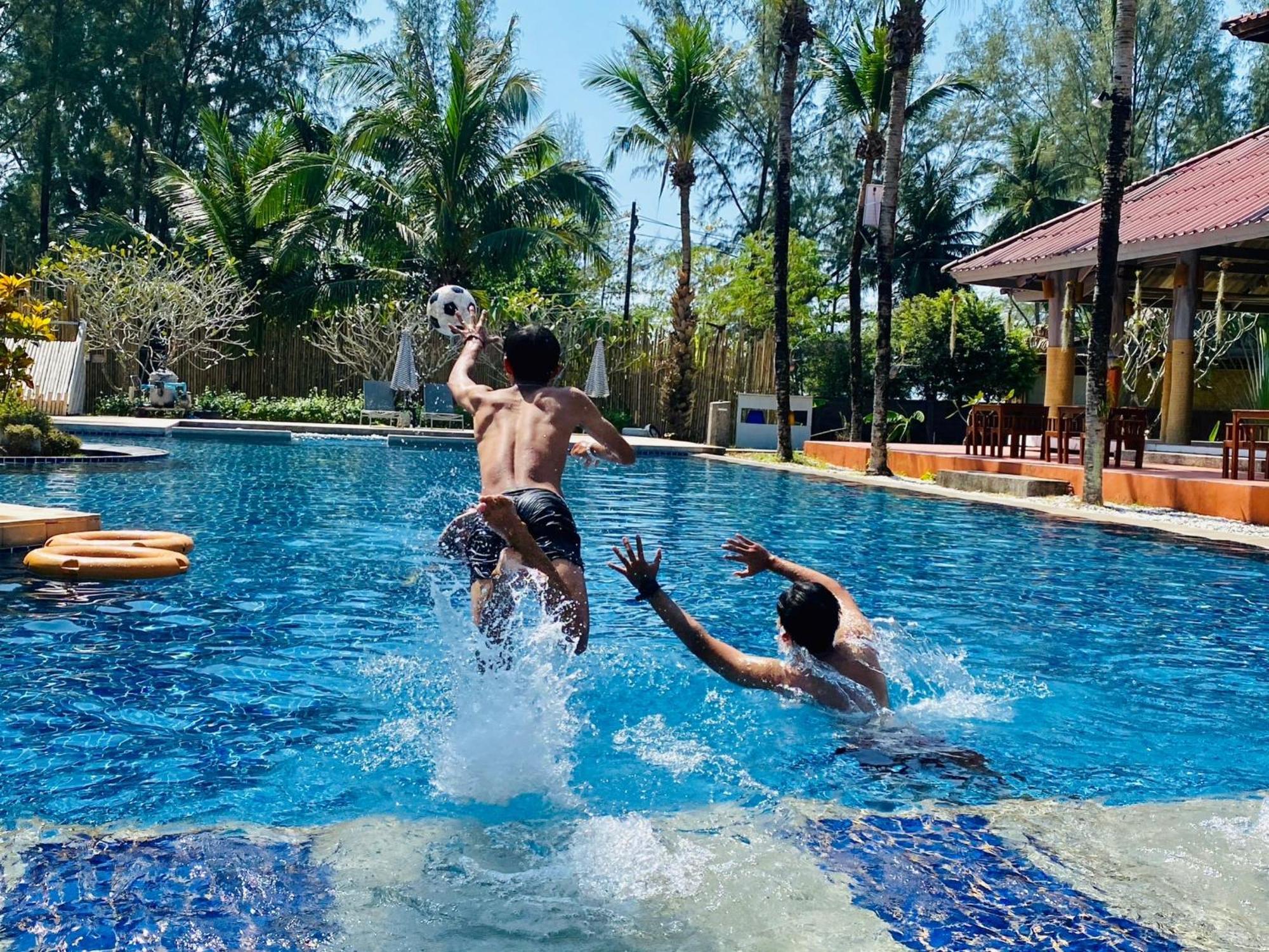 Palm Galleria Resort Khao Lak Exterior photo