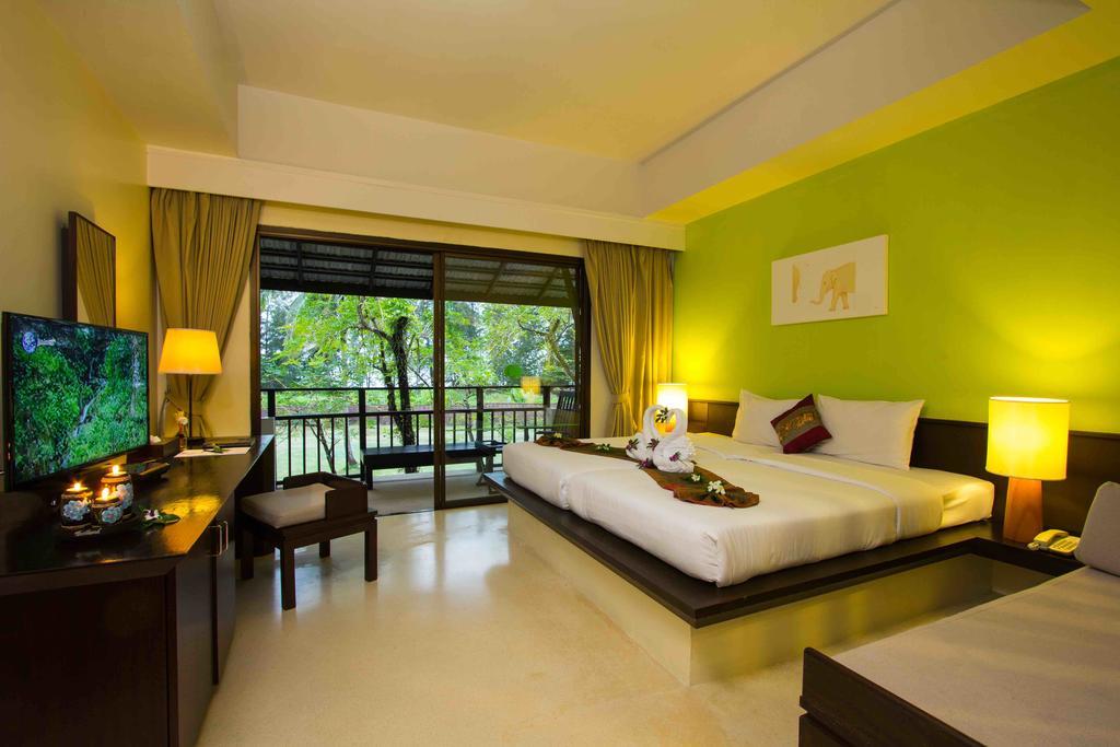 Palm Galleria Resort Khao Lak Exterior photo