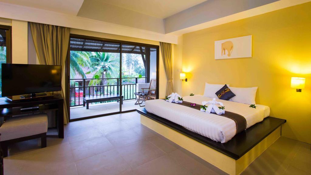 Palm Galleria Resort Khao Lak Exterior photo
