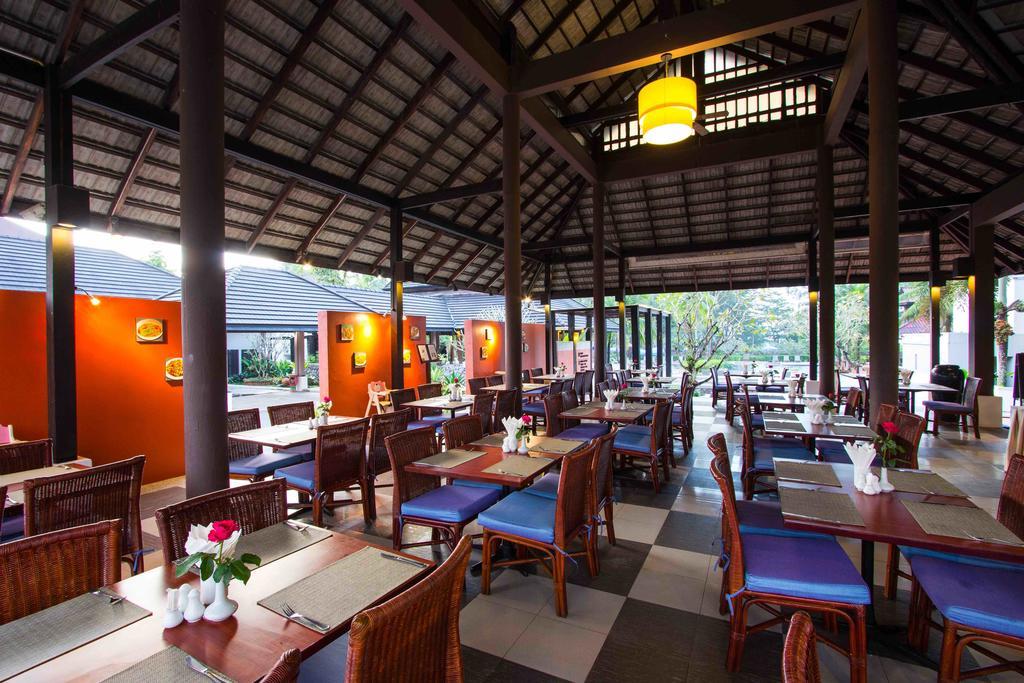 Palm Galleria Resort Khao Lak Exterior photo