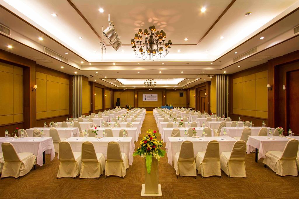 Palm Galleria Resort Khao Lak Exterior photo